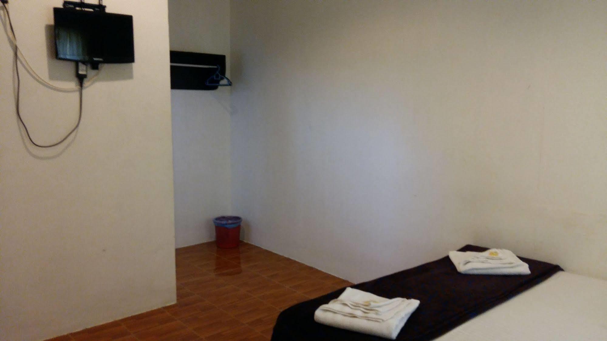 Pangkor Waterfall Beach Resort Kampung Teluk Nipah Exterior foto